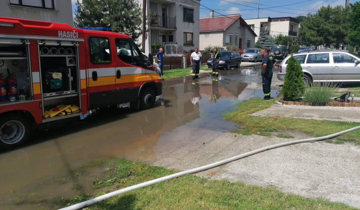 Technická pomoc DHZ v uliciach: 29.augusta a Športová 04.06.2022
